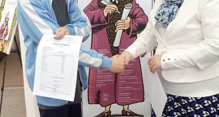 Předání vysvedceni v muzeu Komensky (3).jpg